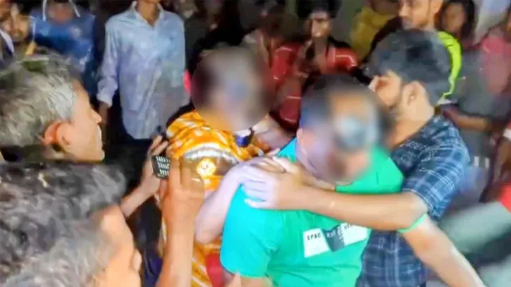শ্যালিকাকে বিয়ে, মুখে চুনকালি মাখিয়ে ২ স্ত্রীসহ যুবককে এলাকাছাড়া করল গ্রামবাসী