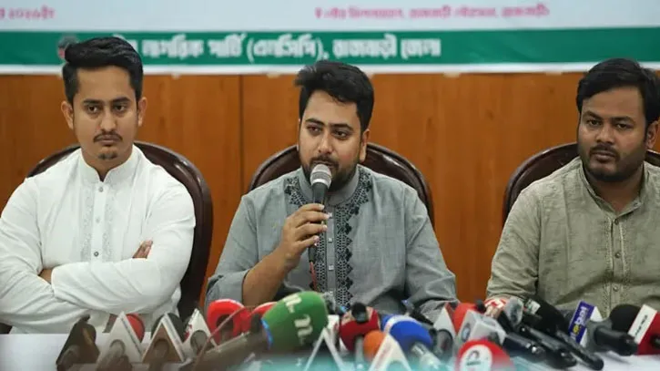দেশ মাফিয়া রাষ্ট্রে পরিণত হয়েছে, সন্ত্রাসী-মন্ত্রীর হাতে অস্ত্র : নাহিদ ইসলাম