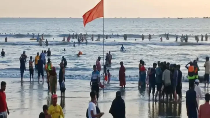 কক্সবাজারে সমুদ্রে নেমে ৩ পর্যটকের মৃত্যু, নিখোঁজ আরও দুজন