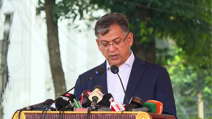 পেশিশক্তি নয়, পেশাদারত্ব ও নিরপেক্ষতায় পুলিশকে গুরুত্ব দিতে হবে: স্বরাষ্ট্রমন্ত্রী
