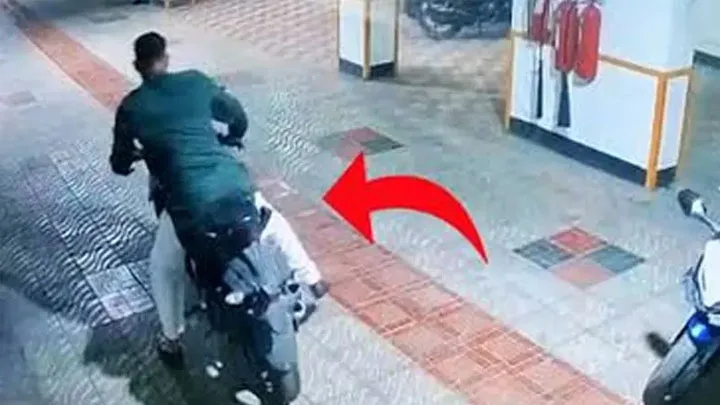 টঙ্গীর মাজার বস্তি থেকে তাহসিফের মোটরসাইকেল উদ্ধার