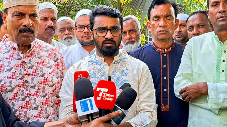 ‘আওয়ামী সভানেত্রী হিসেবে দায়িত্ব পালন করছেন রুমিন ফারহানা’