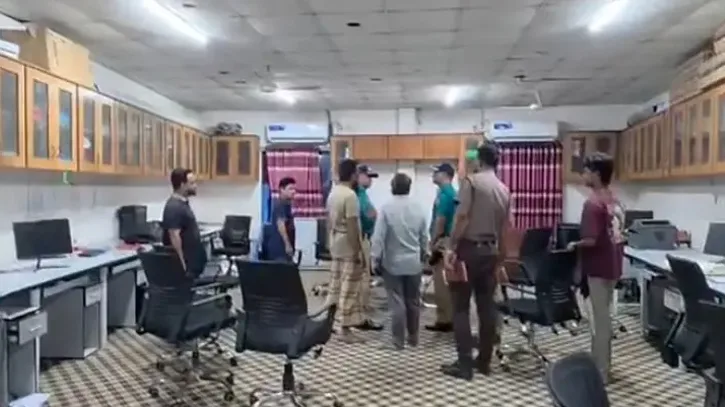 শীর্ষ সন্ত্রাসী ইমনের লোক পরিচয়ে হাজারীবাগে কুরিয়ার সার্ভিসের গুদামে হামলা-লুটপাট