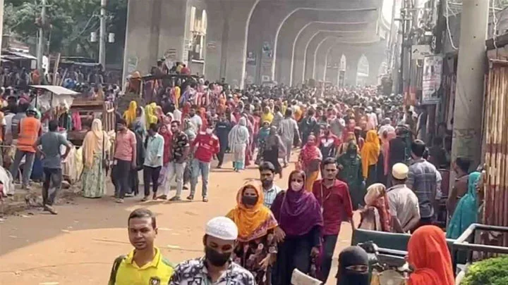 আশুলিয়ায় শ্রমিক-পুলিশ সংঘর্ষ: ২৫ কারখানায় ছুটি ঘোষণা